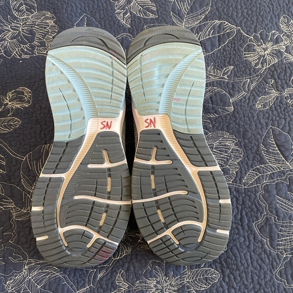 New Balance Beige and Blue Athletic Shoes - Picture 8 of 12